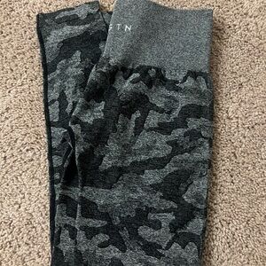 NVGTN Women's Camouflage Leggings